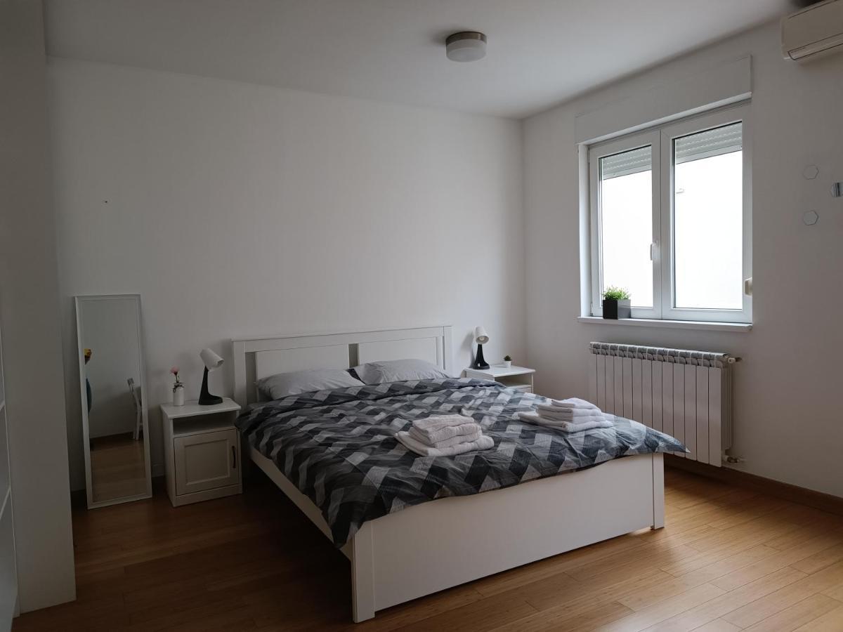 White Apartment Belgrade Exterior photo